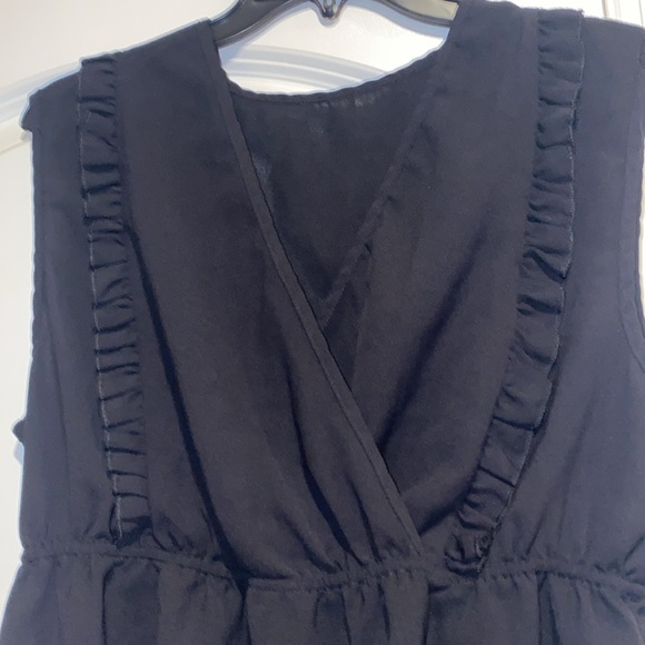 ✨ Ruffled Peplum Tank ✨ - Picture 3 of 4